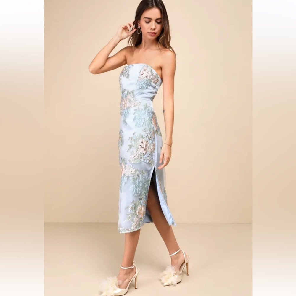 Lulu's Light Blue Floral Strapless Midi Dress
